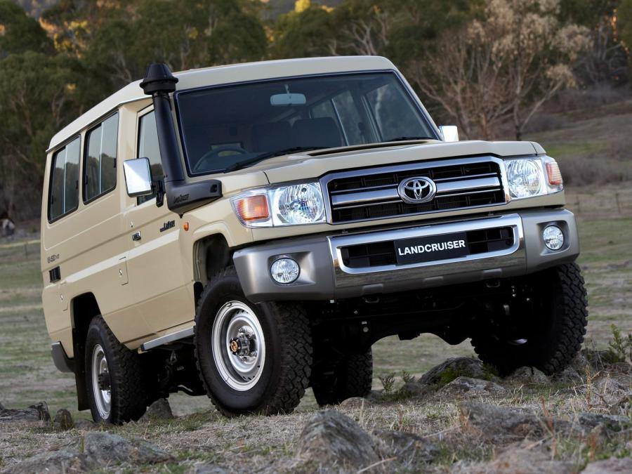  Toyota Land Cruiser 70 Troop Carrier 2007 года  (ZA) (фото 3 из 6)